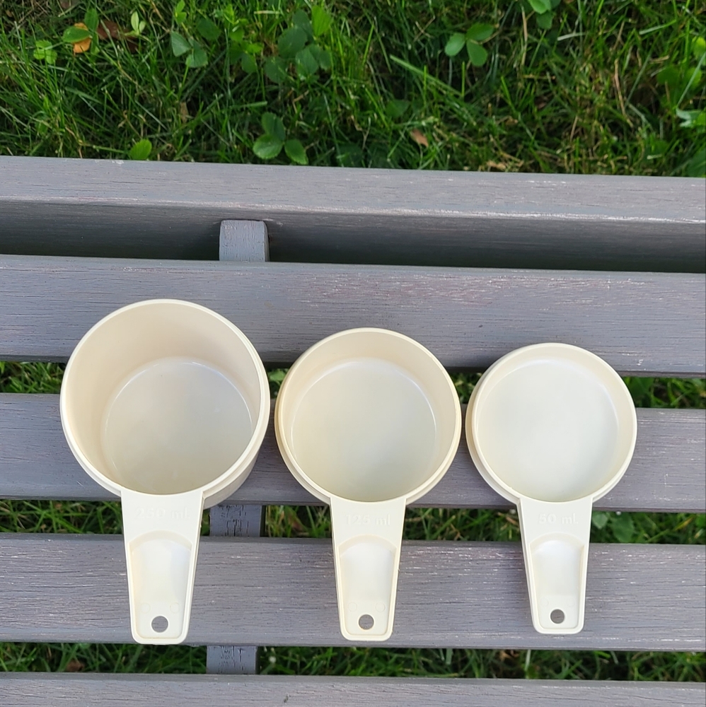 Tupperware nesting mesuring cups - Picture 3 of 5